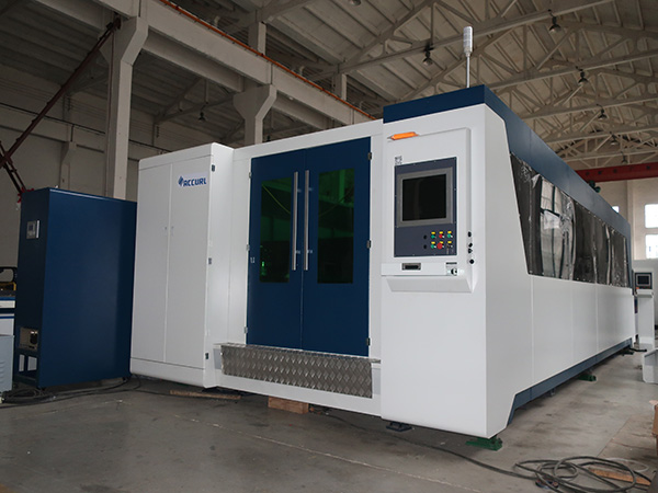 2500w کامل بسته پت جدول فیبر لیزری ورق برش ماشین