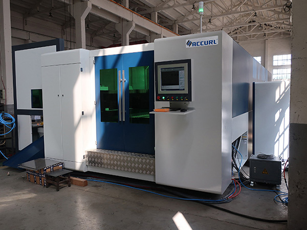 ماشین برش لیزری فیبر 3000W با پانل دوتایی